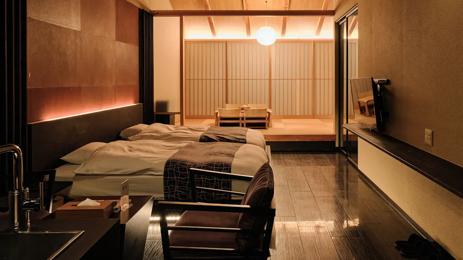 Tsumugi Toji Higashimonmae