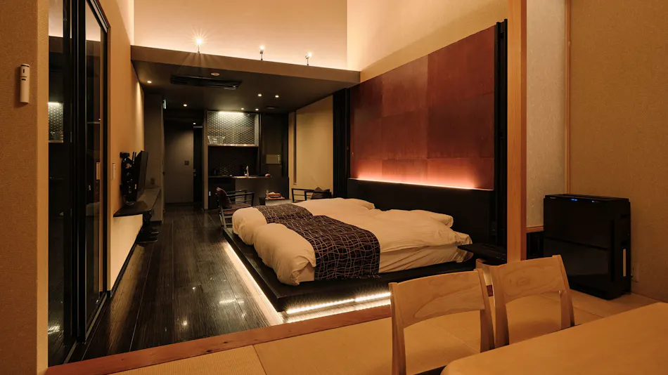 Tsumugi Toji Higashimonmae