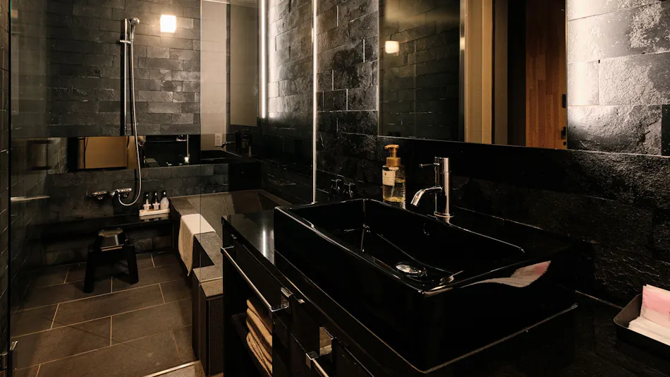 Tsumugi Toji Higashimonmae