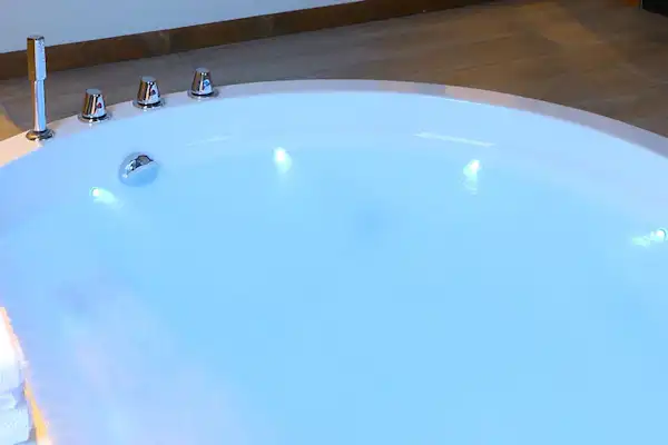 อ่างจากุซซี่