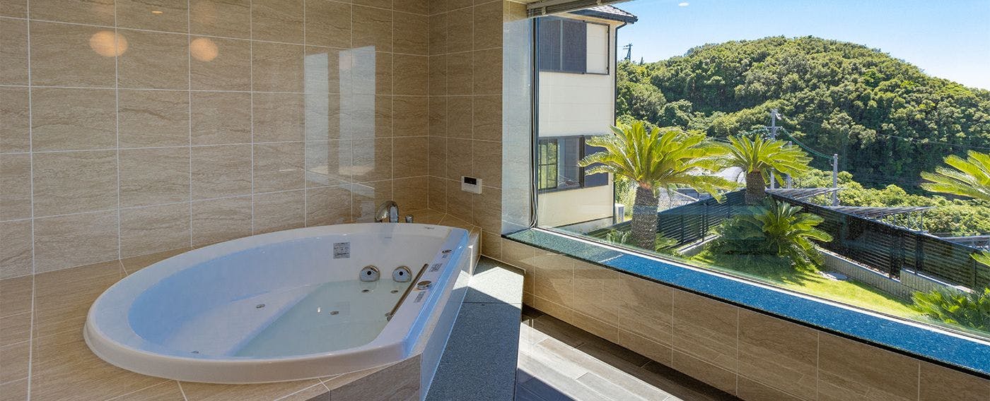 อ่างจากุซซี่