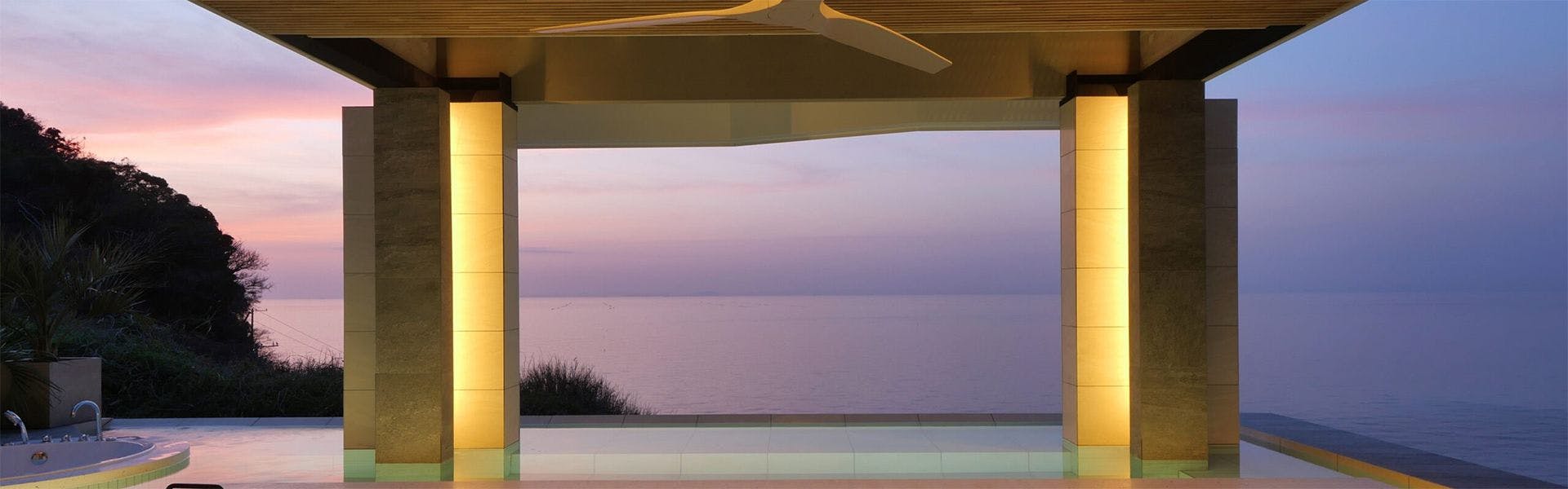 プールサイドリビング