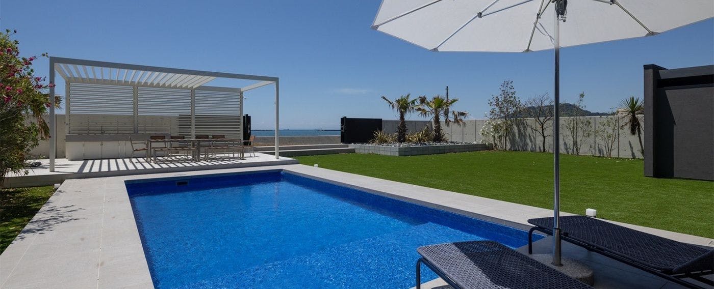 プライベートプールとBBQ設備