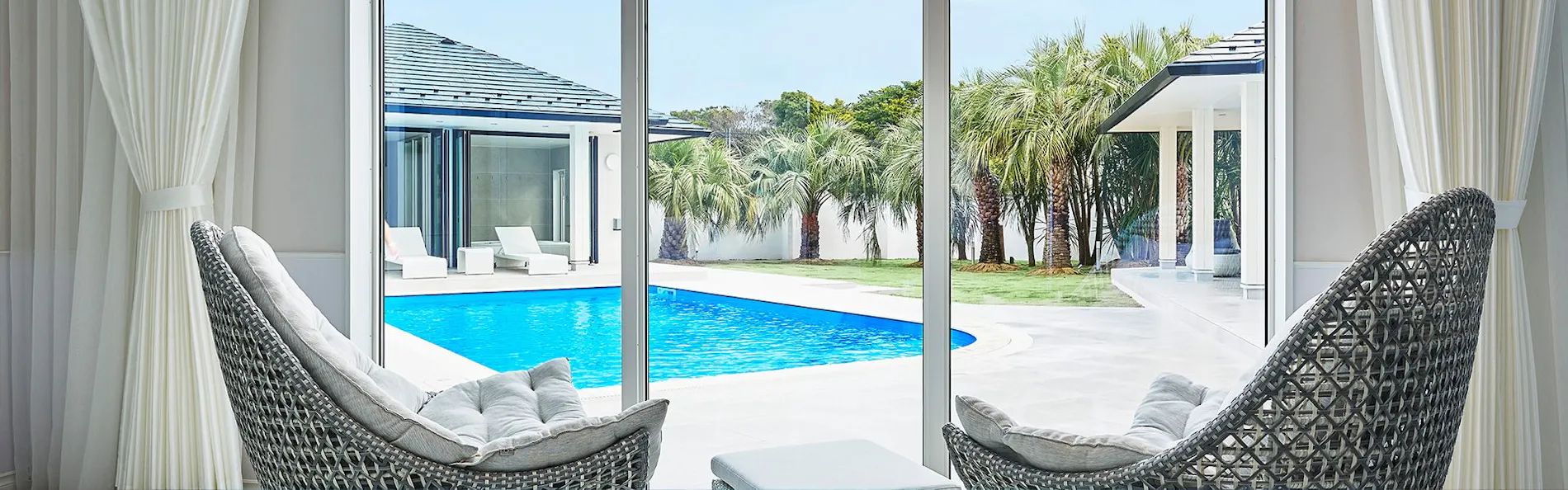 THE CLUB 919 DOG FRIENDLY