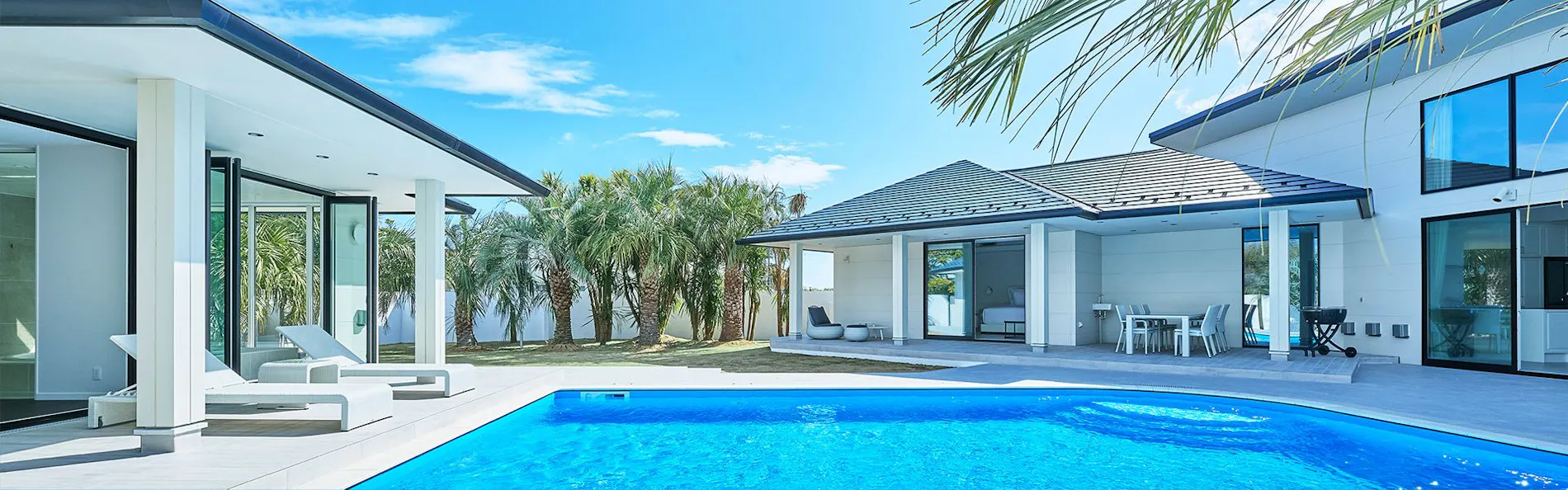 THE CLUB 919 DOG FRIENDLY