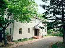 Maaf, saya memerlukan lebih banyak konteks atau informasi untuk memberikan terjemahan yang sesuai. Mohon berikan kalimat lengkap atau penjelasan tambahan.