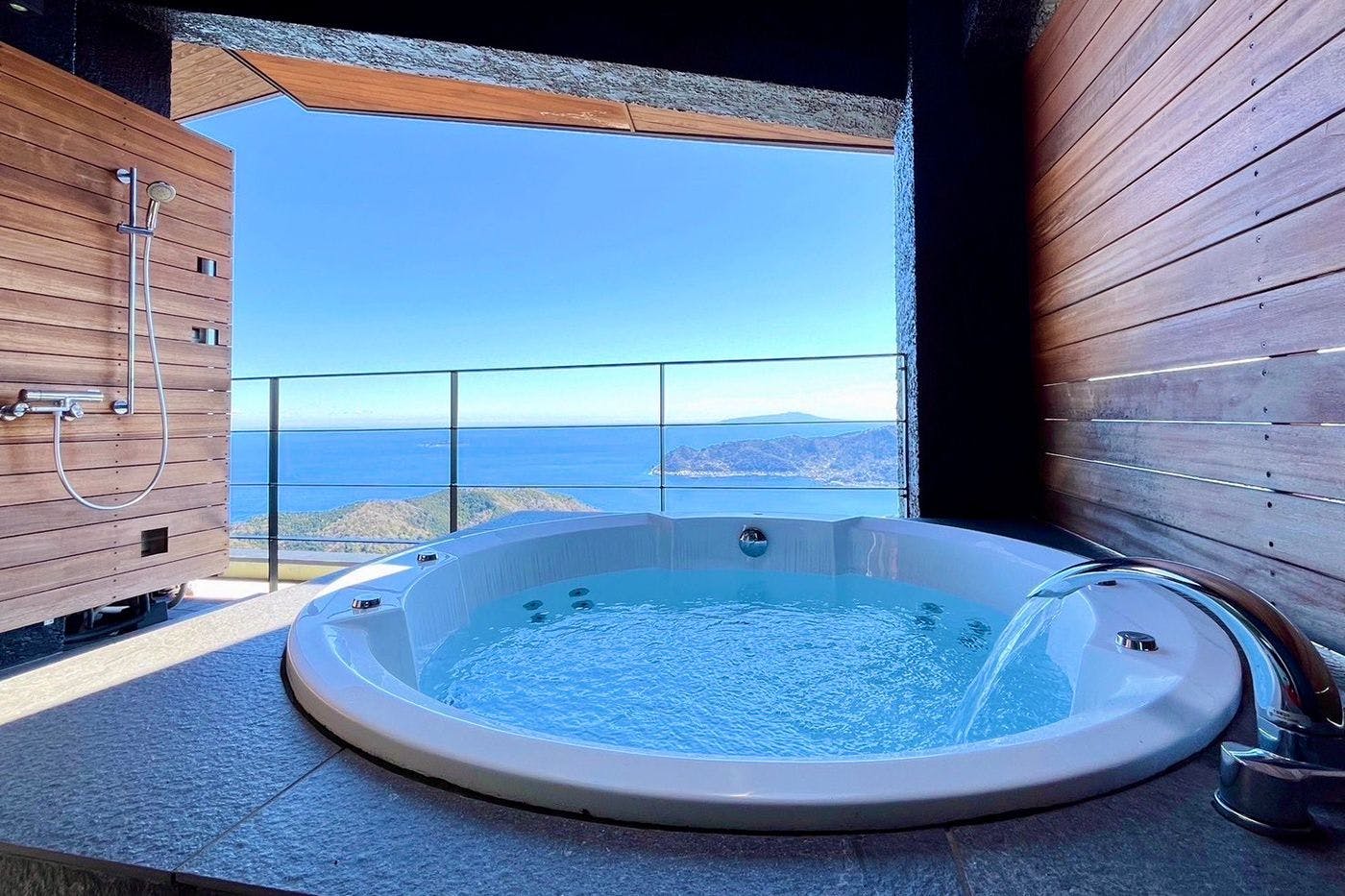 จากุซซี่