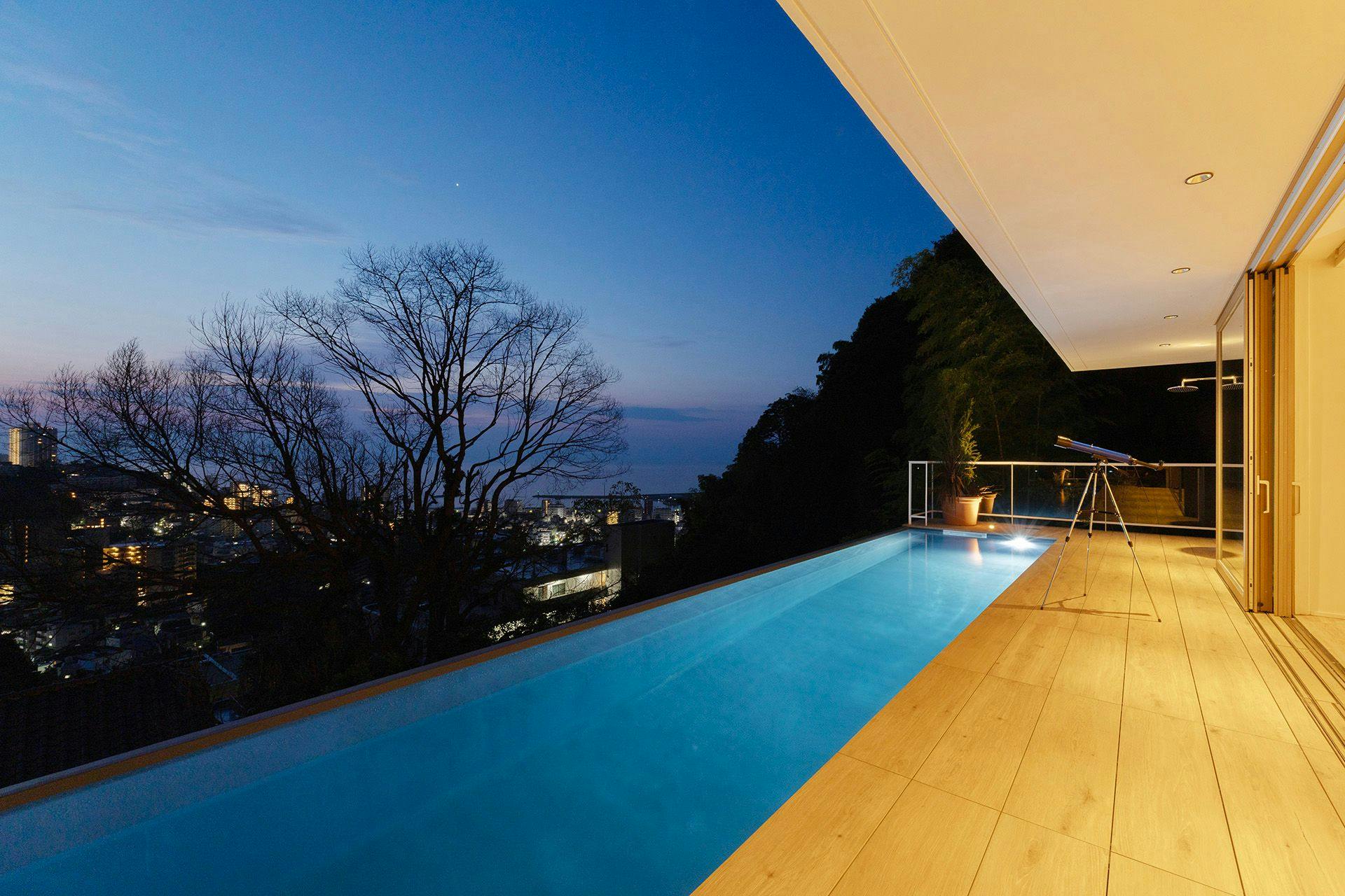 Kolam Renang Infinity