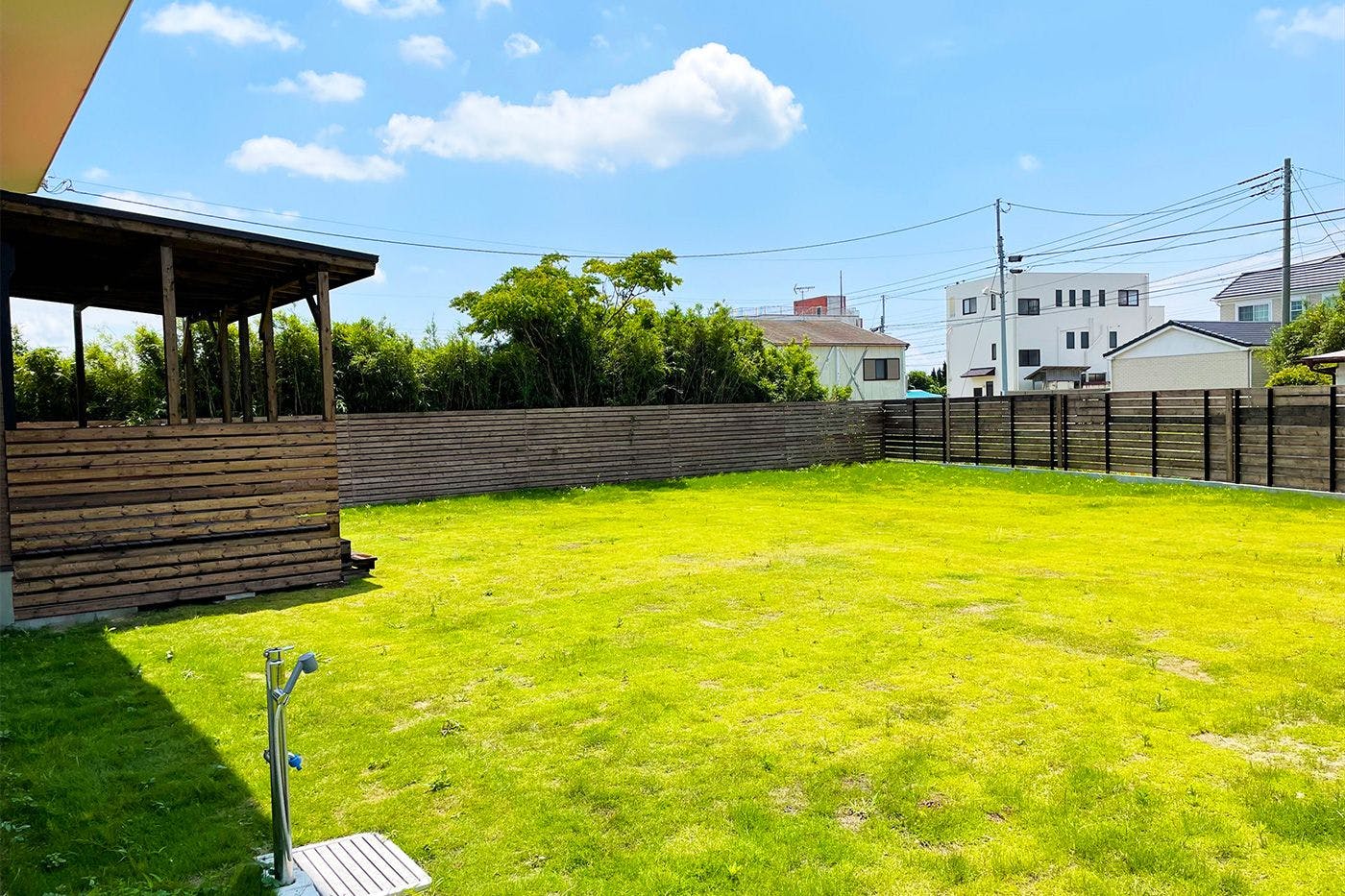 130坪の天然芝専用ドッグラン