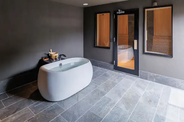 Bathtub