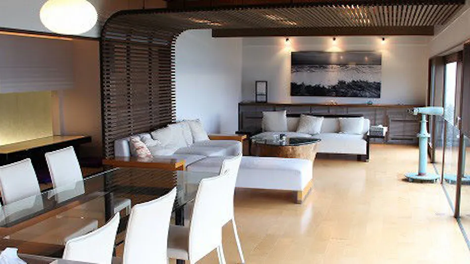 Hamabe's Cottage Silver Sea