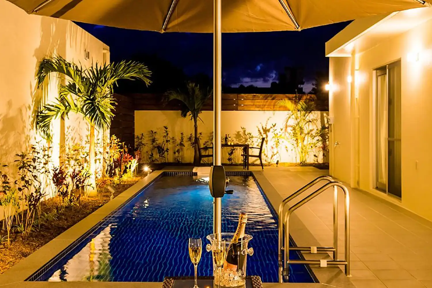 สระว่ายน้ำ