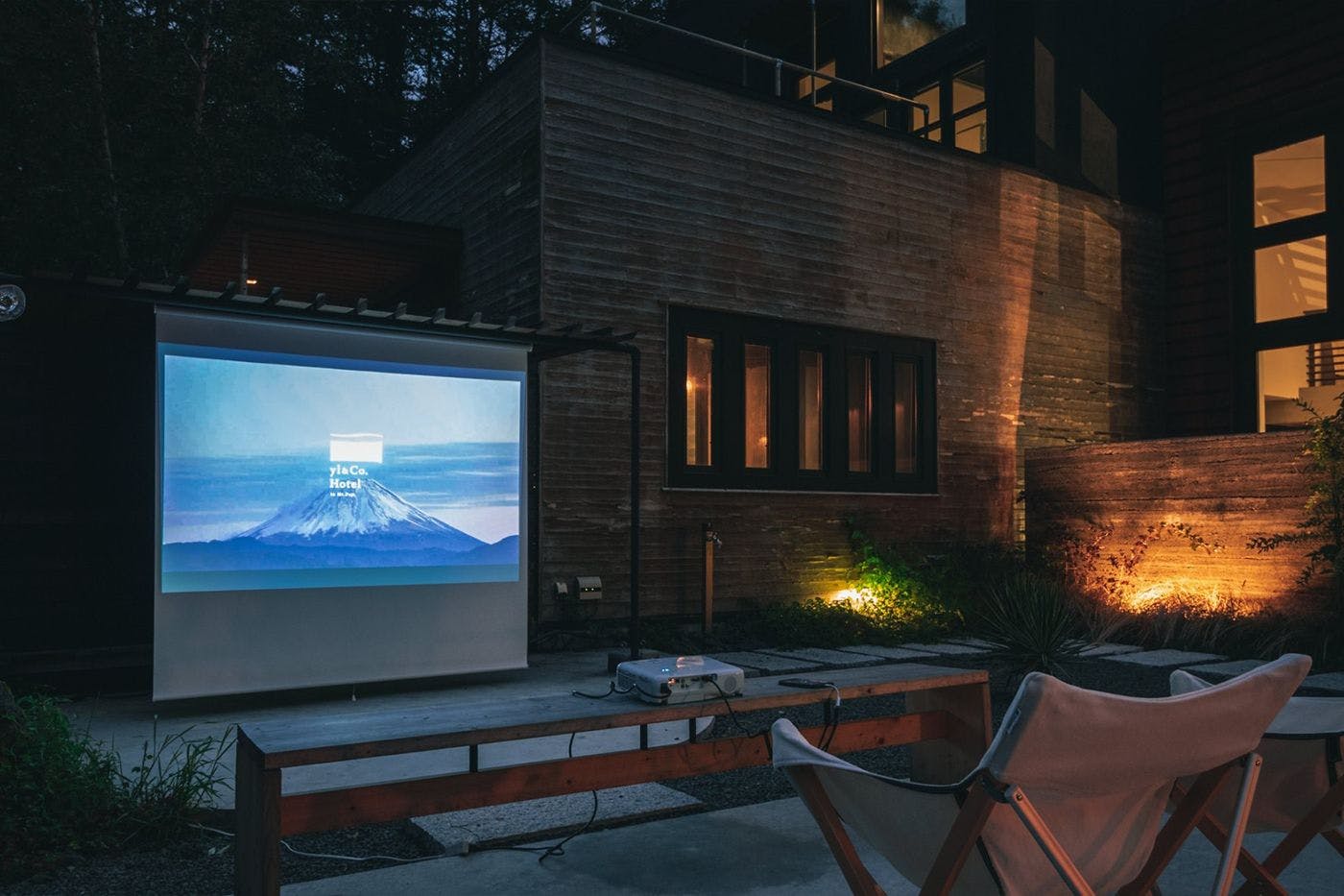 自然の中で映画鑑賞