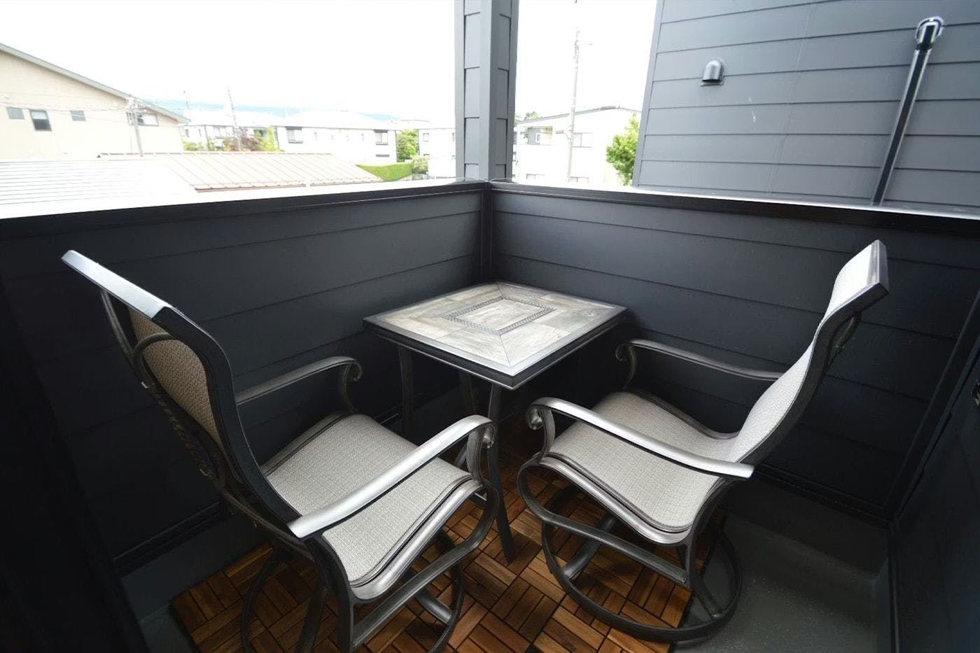 バルコニー　テーブルチェア