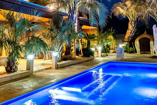 สระว่ายน้ำ