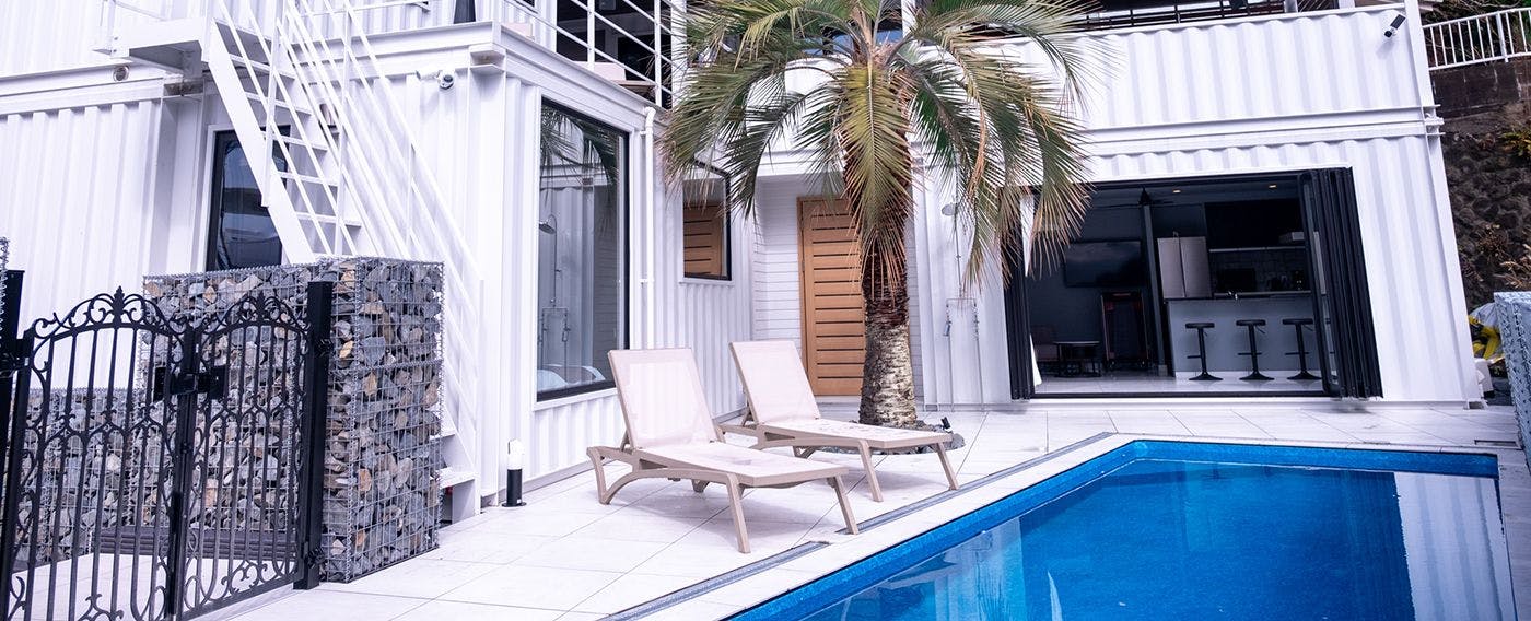 สระว่ายน้ำ