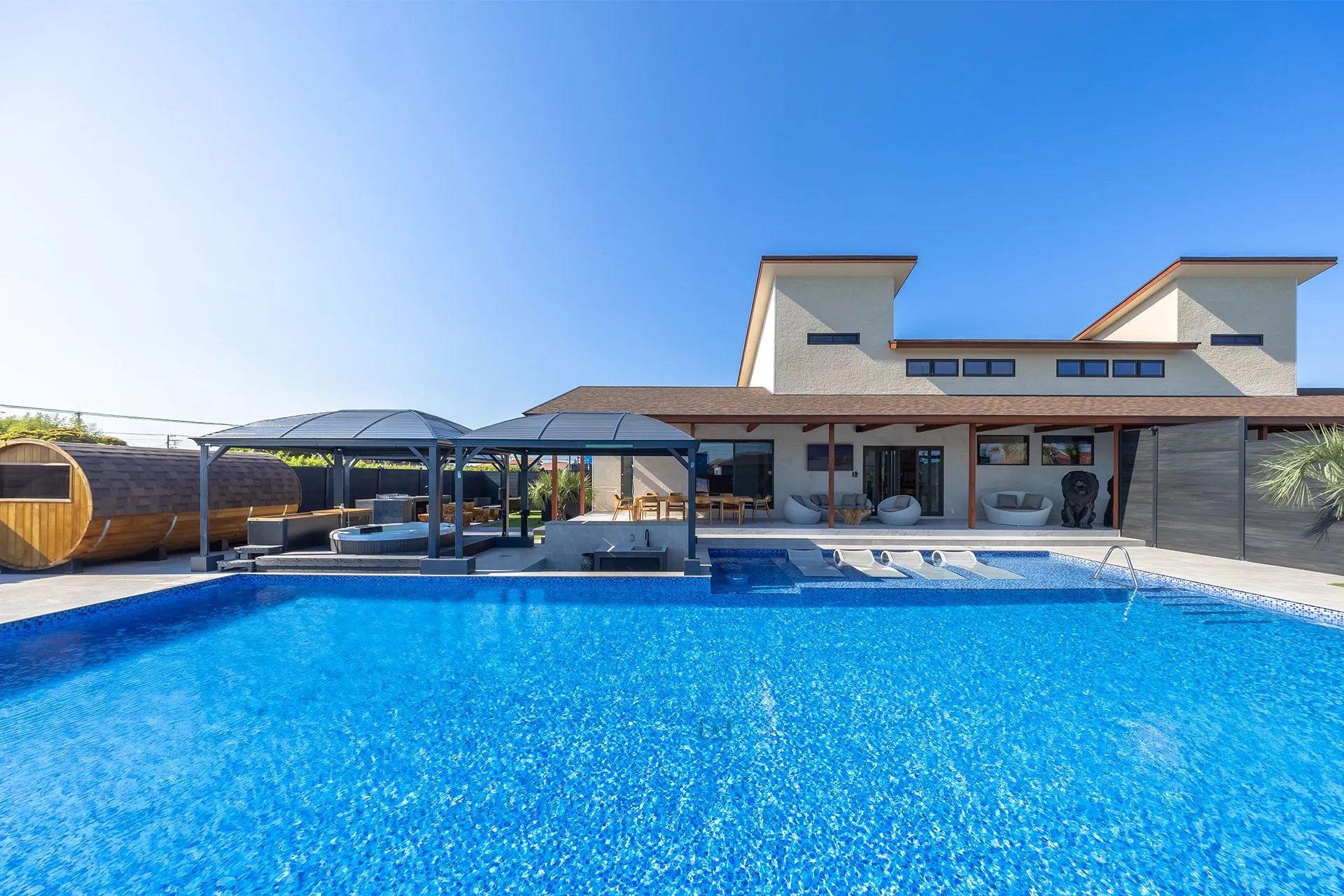 moe resort