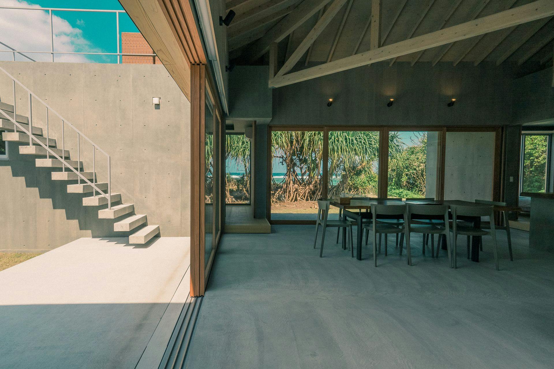 ระเบียงและห้องนั่งเล่น