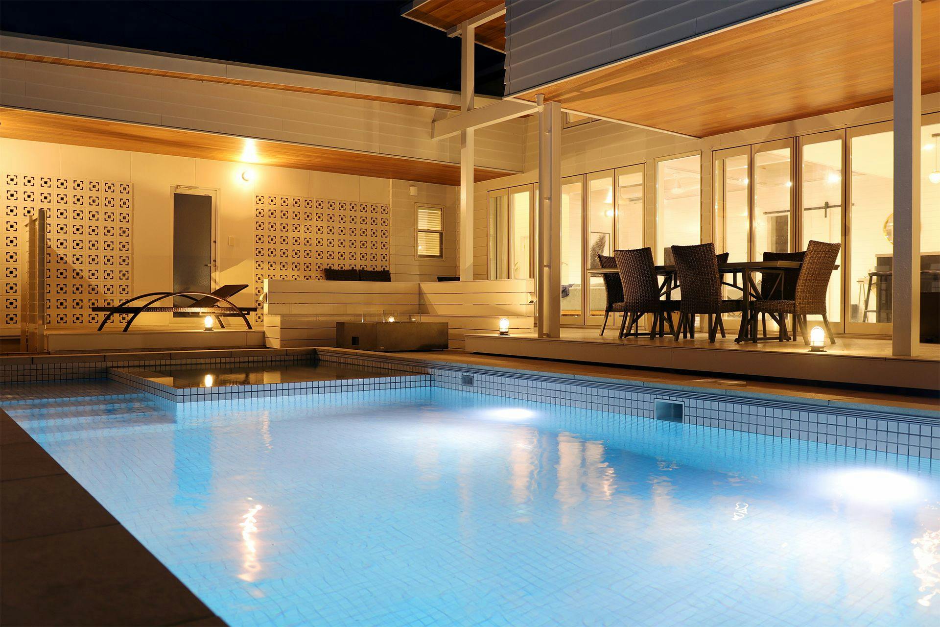 สระว่ายน้ำ