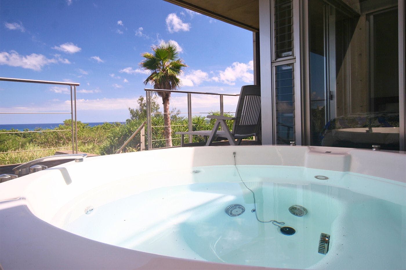 อ่างจากุซซี่