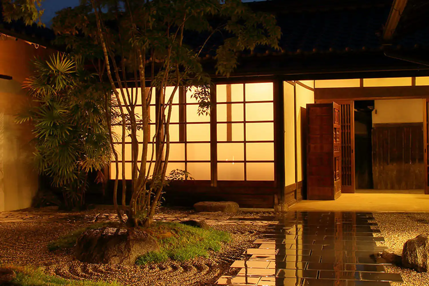 ลานกลาง