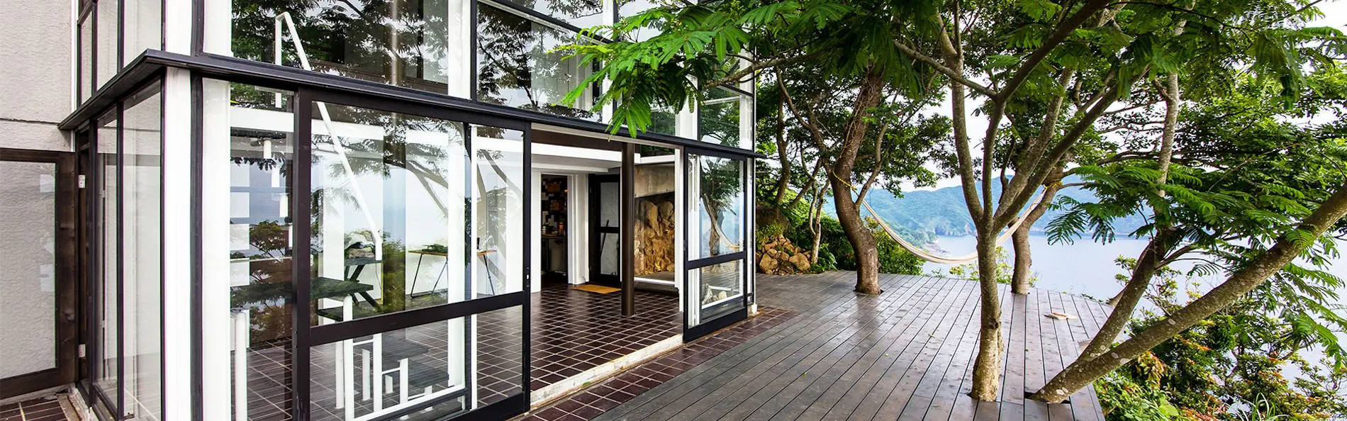 Izu Cliff House 国立公園内の秘境にある絶景・モダニズム建築