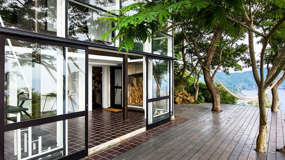 Izu Cliff House -A Cliffside Home Overlooking the Pacific…