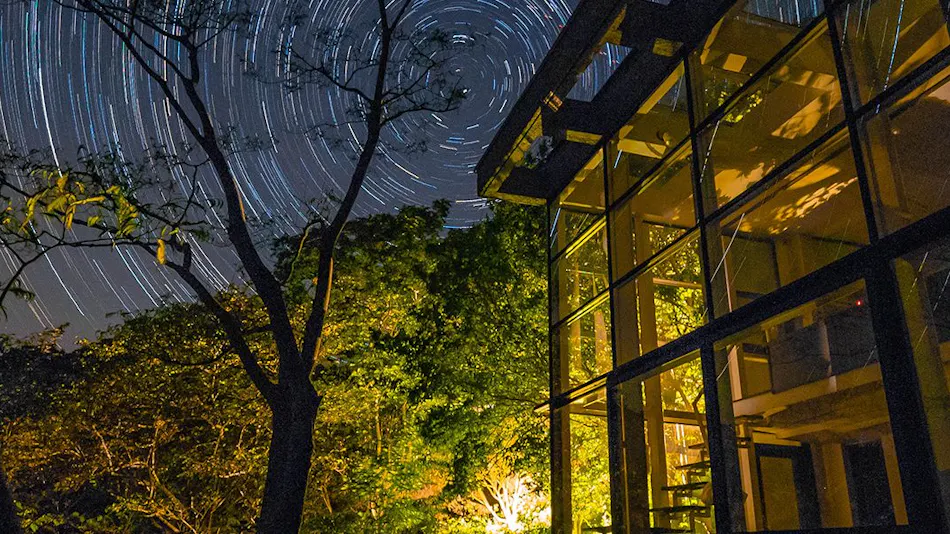 Izu Cliff House -A Cliffside Home Overlooking the Pacific…