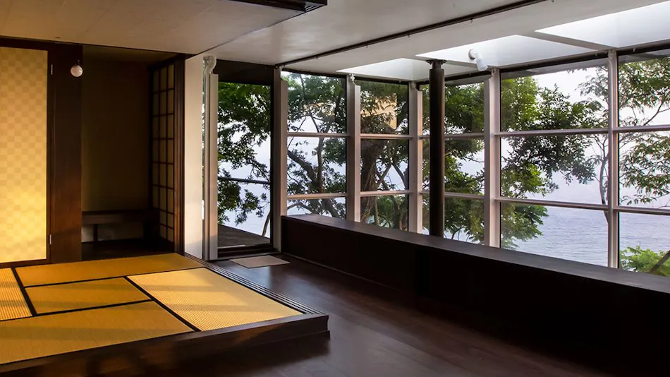 Izu Cliff House -A Cliffside Home Overlooking the Pacific…