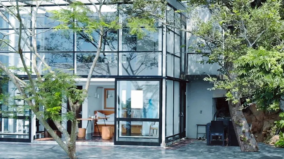 Izu Cliff House -A Cliffside Home Overlooking the Pacific…