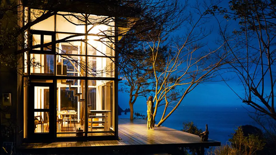 Izu Cliff House -A Cliffside Home Overlooking the Pacific…