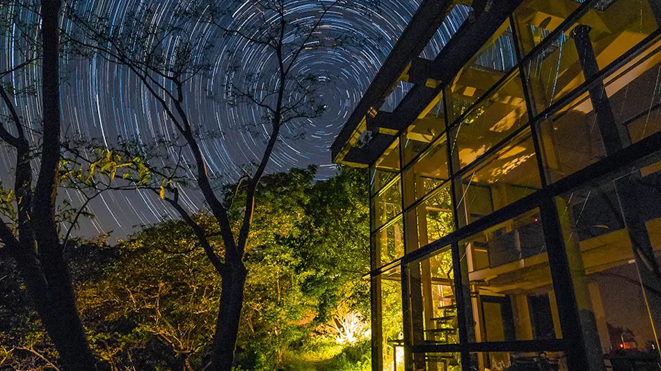 Izu Cliff House -A Cliffside Home Overlooking the Pacific…