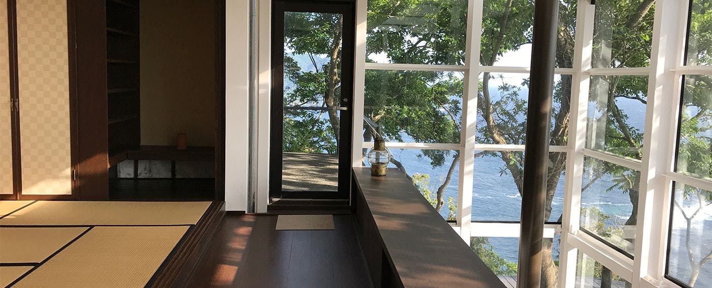 Izu Cliff House -A Cliffside Home Overlooking the Pacific…