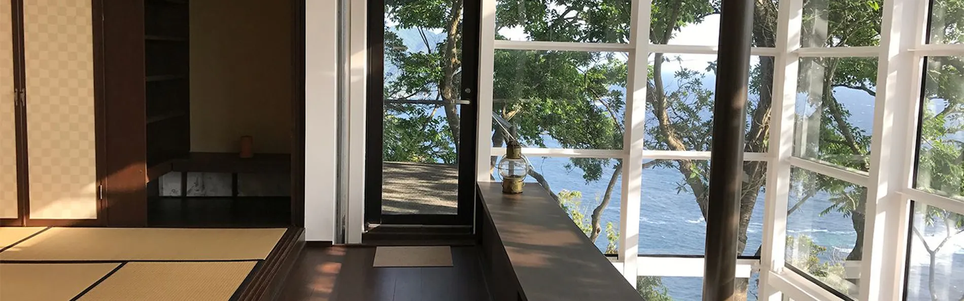 Izu Cliff House 国立公園内の秘境にある絶景・モダニズム建築