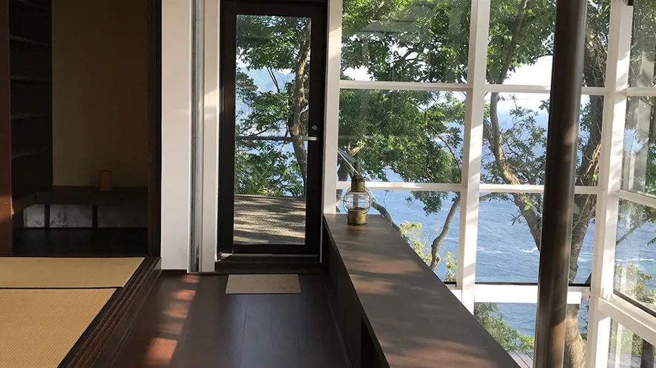 Izu Cliff House -A Cliffside Home Overlooking the Pacific…