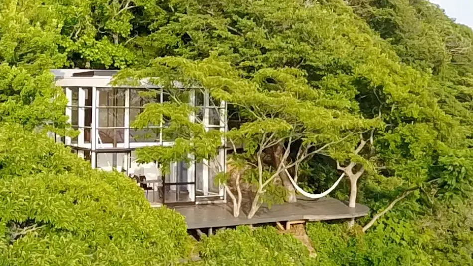 Izu Cliff House -A Cliffside Home Overlooking the Pacific…