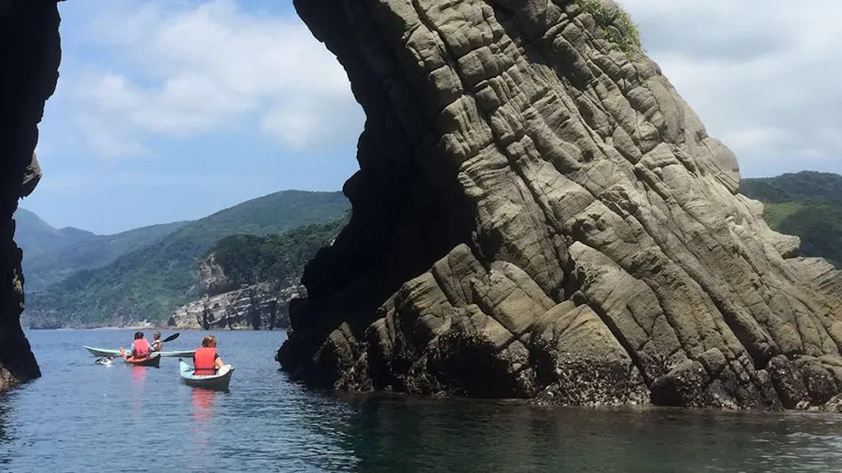 Izu Cliff House -A Cliffside Home Overlooking the Pacific…
