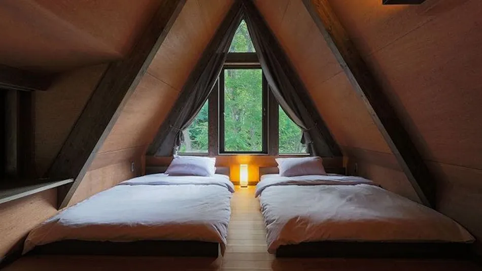 Triangular Roof Villa Yoshino