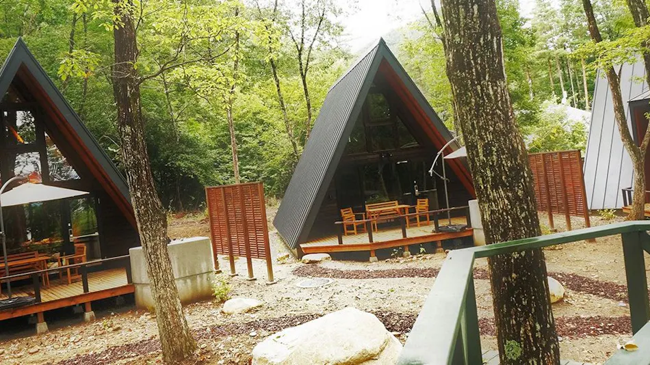 Triangular Roof Villa Yoshino
