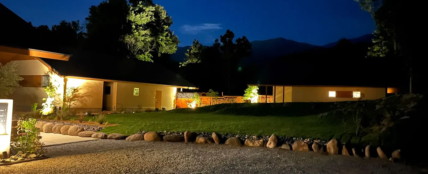 芝生広場の夜景