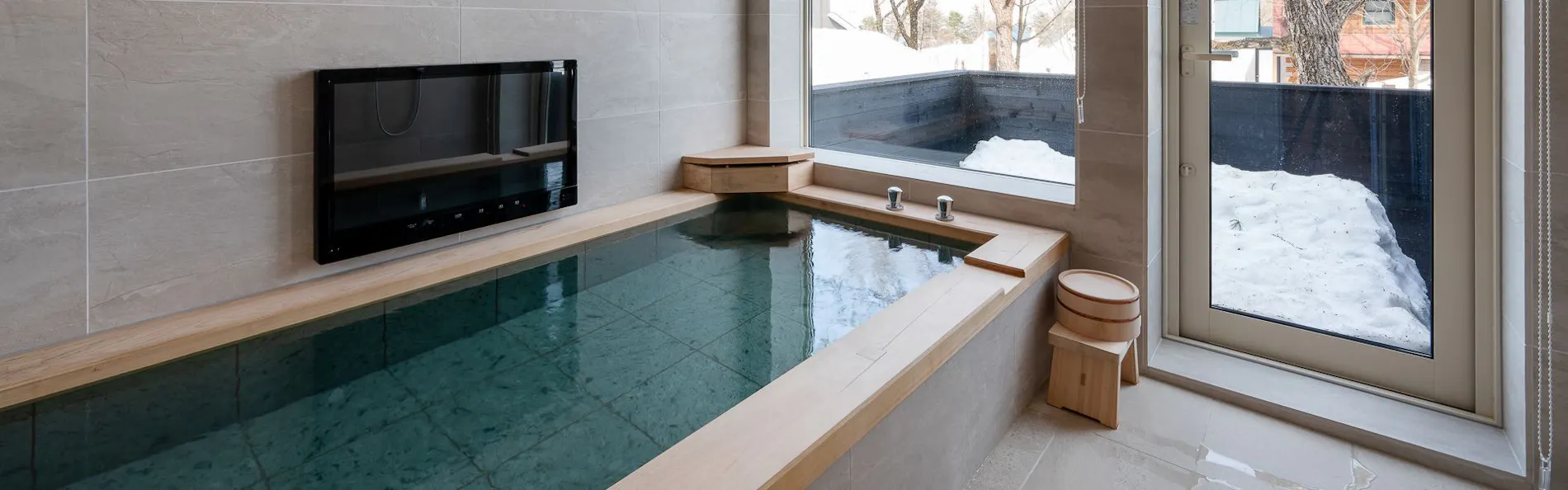 SILVER MAPLE CHALET