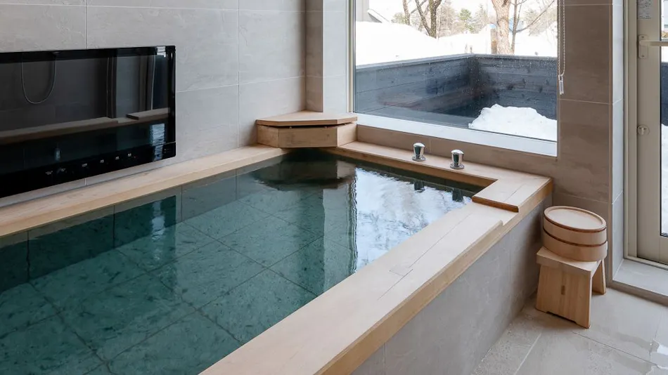 SILVER MAPLE CHALET