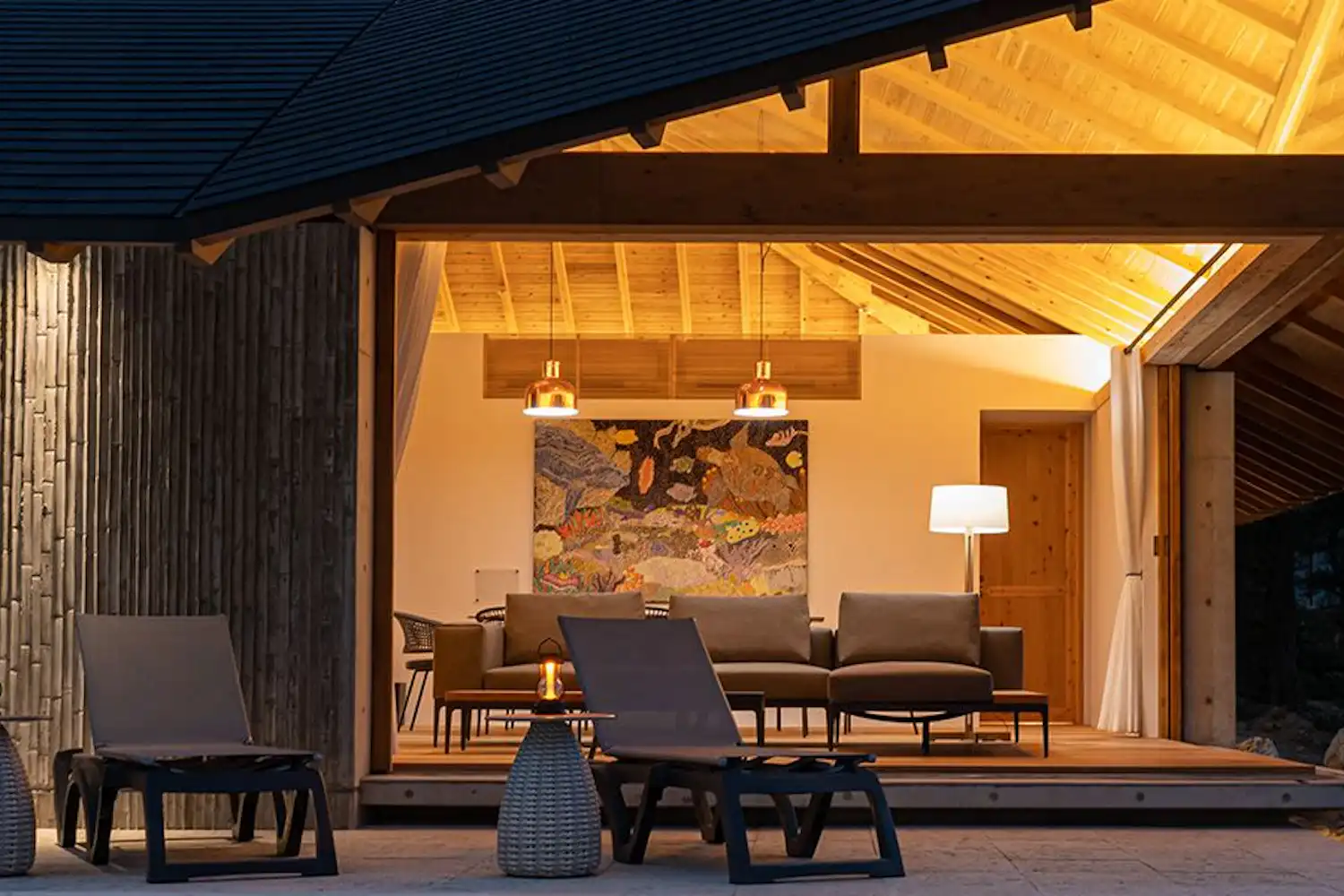 ภายนอกอาคาร