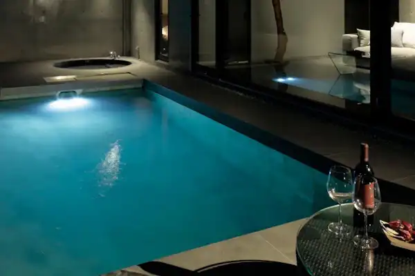 สระว่ายน้ำ