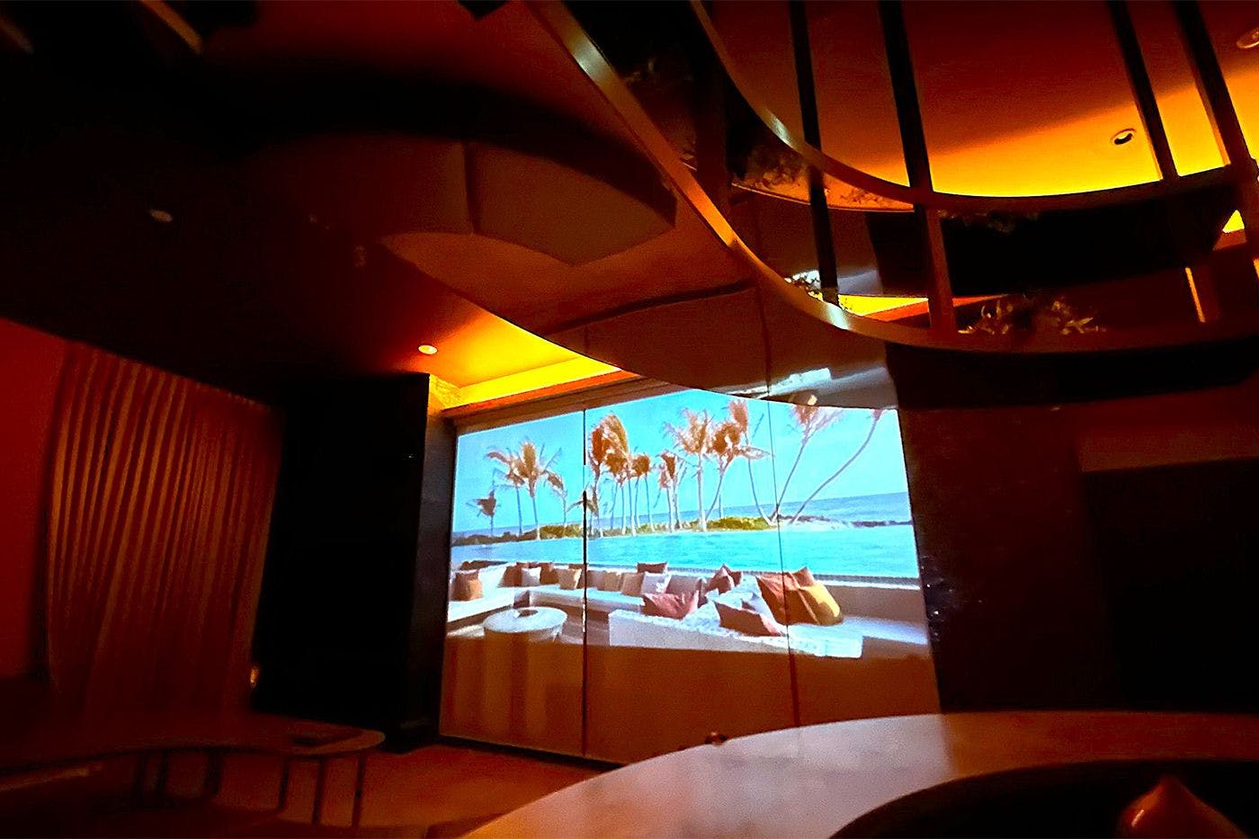 プロジェクター