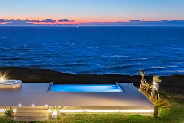 สระว่ายน้ำ