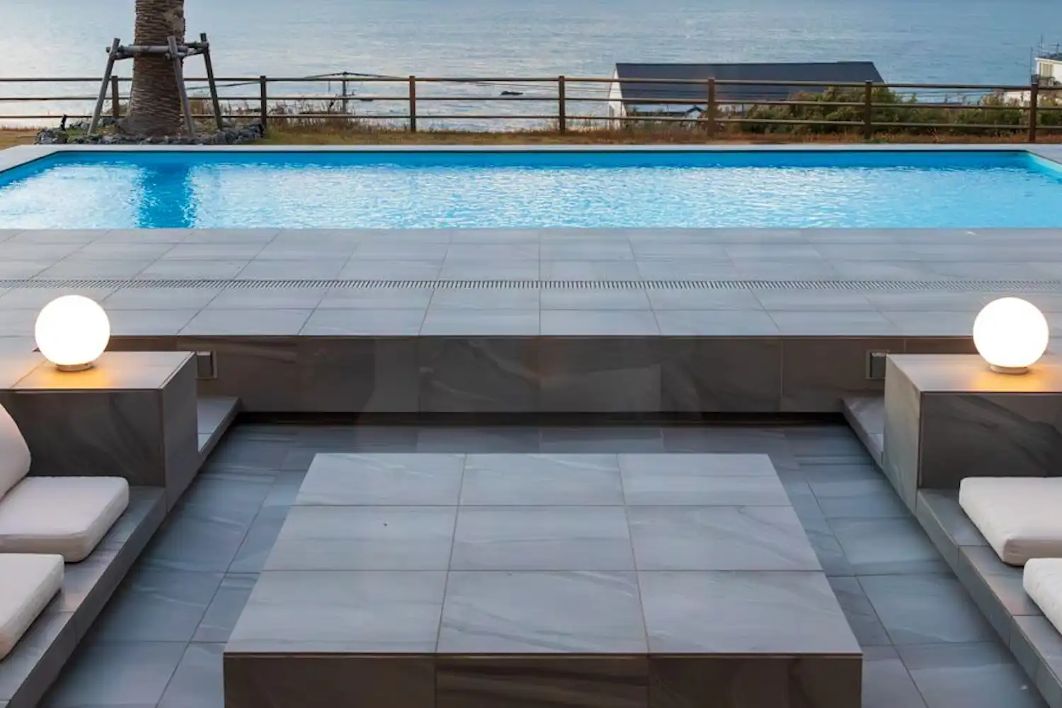 ภายนอกอาคาร