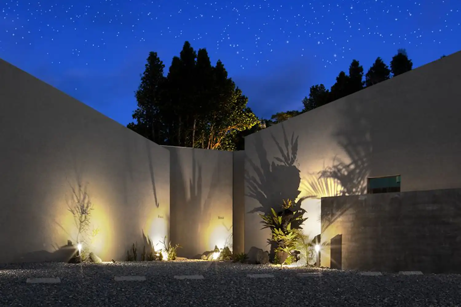 ภายนอกอาคาร