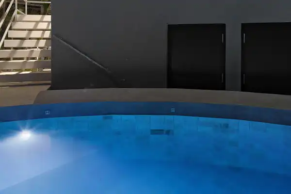 สระว่ายน้ำ