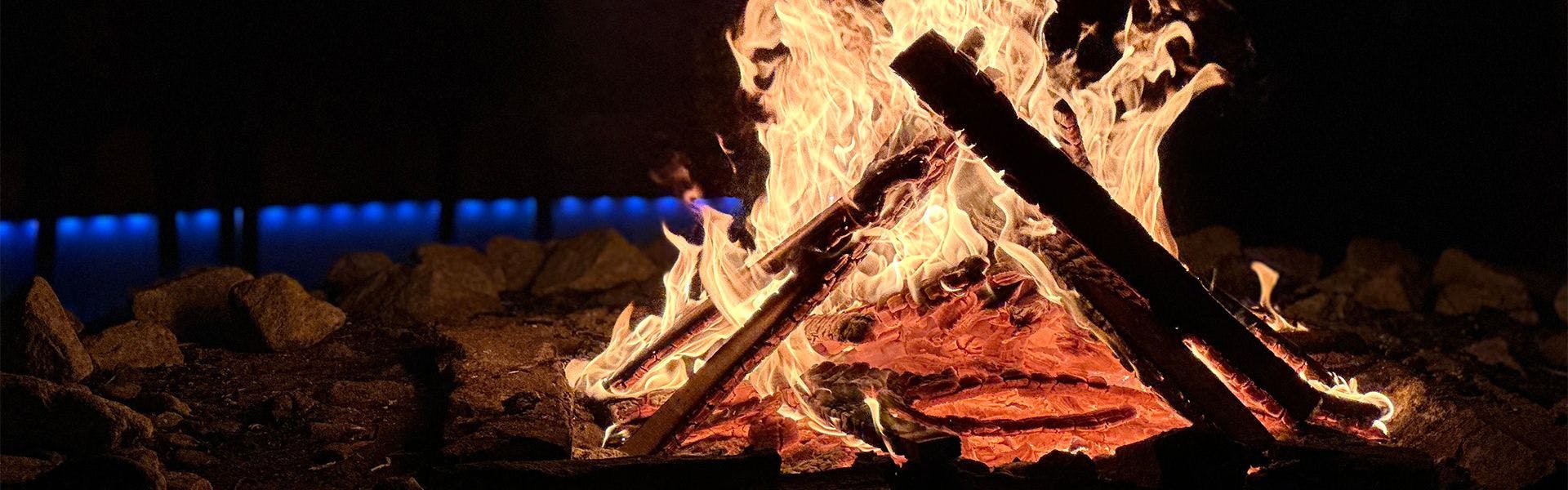 キャンプファイヤー
